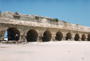 Acueducto romano en Cesarea © Joaquim Pisa
